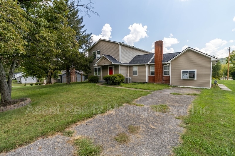 Photo - 817 Ridgeview Drive