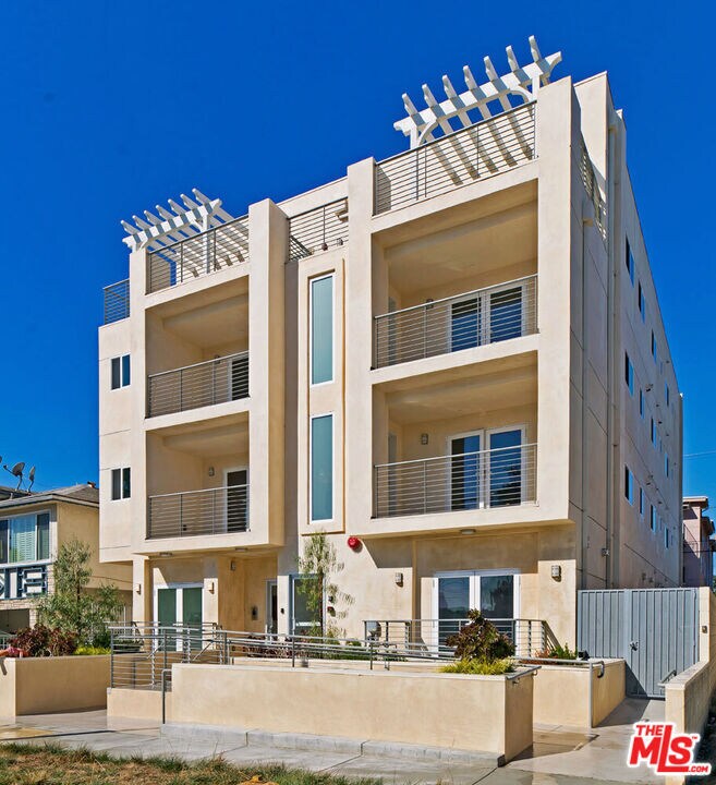 Foto principal - 1541 S Orange Grove Ave