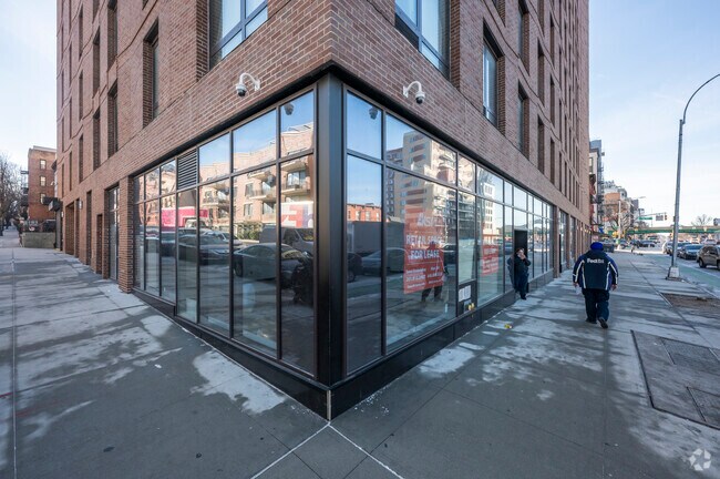 Building Photo - 555 4th Ave