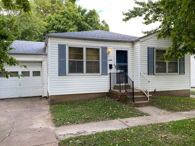 Building Photo - 1137 Charbonier Rd