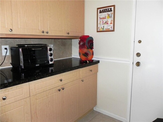 Foto del edificio - 4400 Hillcrest Dr