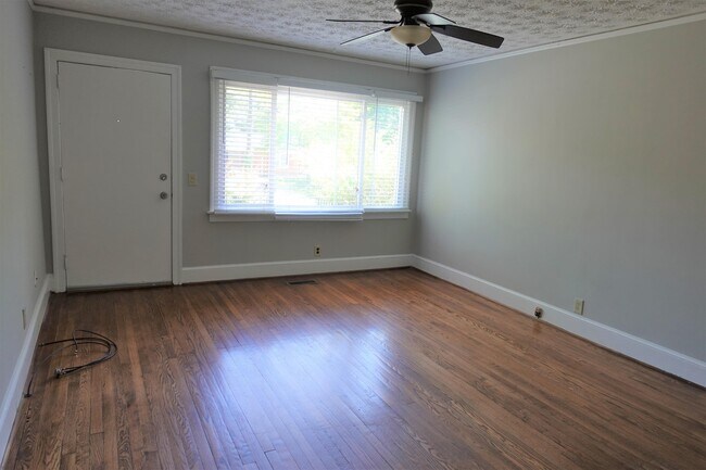 Building Photo - 401 Tiffany Ln