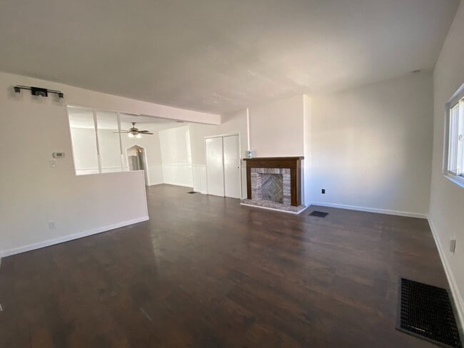 Building Photo - 446 Sapphire Way