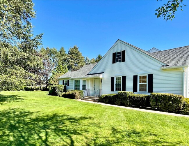Building Photo - 2555 Youngs Ave