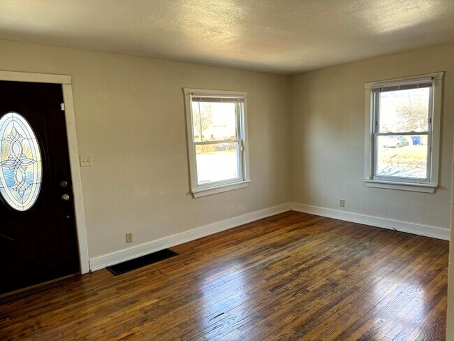 Foto del edificio - 3 bedroom Kenosha cape cod