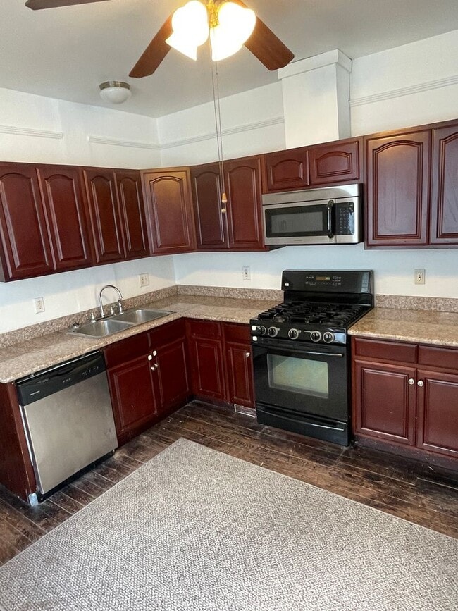 Foto del edificio - 2BD/1BA Shotgun w/ Huge Sunroom and Backyard