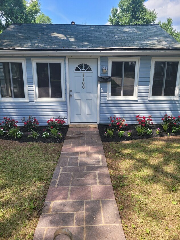 Foto principal - 7100 E Forest Rd