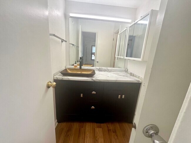 Foto del edificio - 1703 Colonial Ln