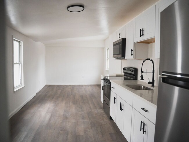 Building Photo - 936 Ferry St