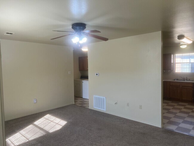 Foto del edificio - 2 Bed 1 Bath Duplex