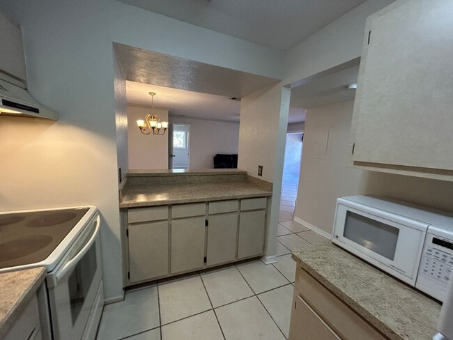 Foto del edificio - 2/2 Ground Floor Condo off Island Park Rd