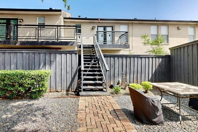 Building Photo - 7736 Meadow Rd