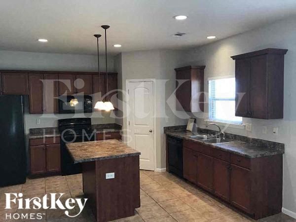 Foto del edificio - 1298 Easterwood Blvd