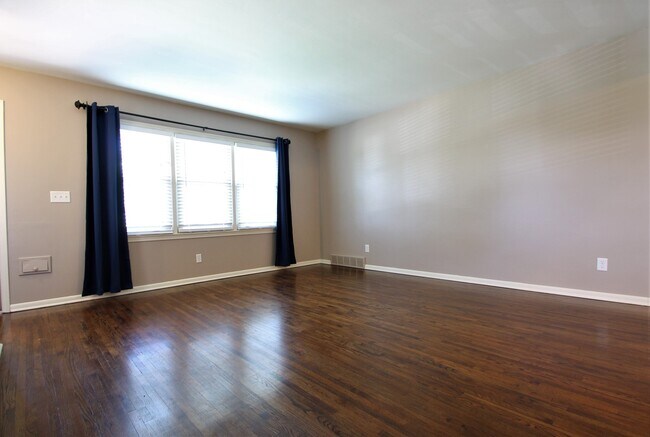 Foto del edificio - Beautiful and Spacious 3 Bedroom / 2 Bath ...