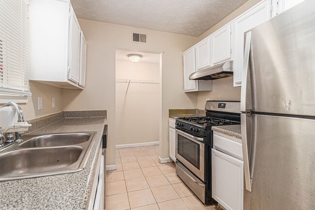 Foto del edificio - 3 bdrm, 2 bath under $1600!