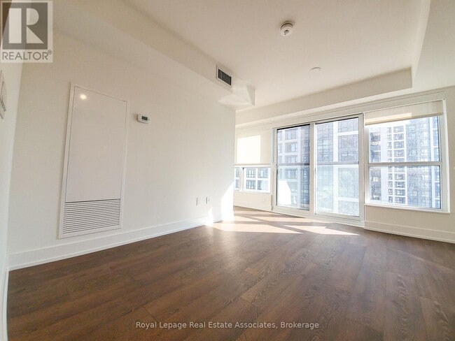 Building Photo - 5 Mabelle Ave