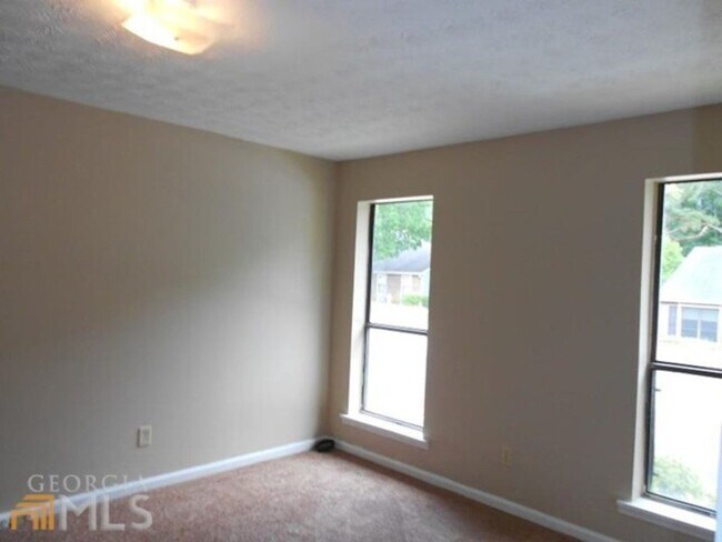 Building Photo - 132 Sandalwood Cir