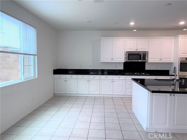 Building Photo - 3245 E Yosemite Dr