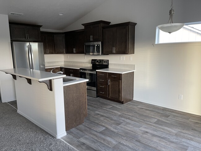 Building Photo - 4245 Cove W Dr