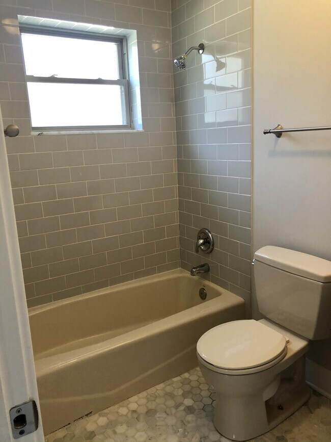 Foto del edificio - 4244 Gilbert Ave