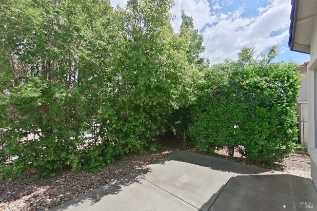 Building Photo - 708 Livingston Pl