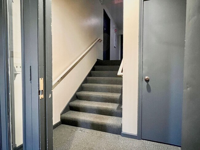 Building Photo - Long-Term 2BR / 1.5BA Condo Rental Near Do...