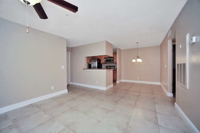 Building Photo - 7667 N Wickham Rd