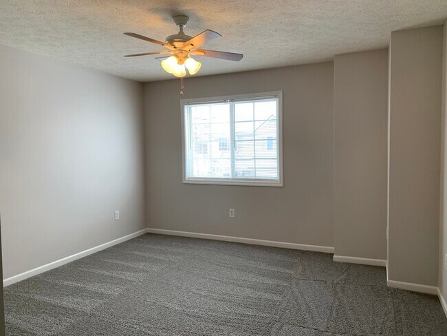 Building Photo - Nice Condo Located in Franklin Township!