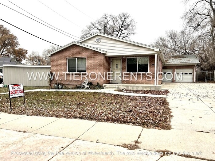 Spacious 3 bed/1 bath in great location! - Spacious 3 bed/1 bath in great location!
