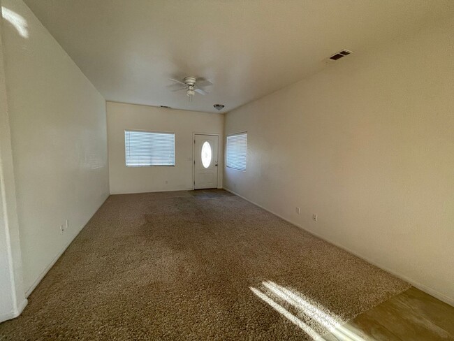 Building Photo - Beautiful Hesperia Starter Home, 2 Bedroom...