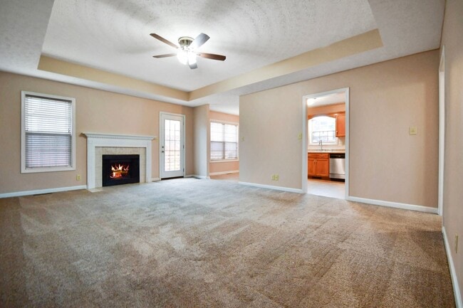 Building Photo - Pet Friendly Three Bedroom!