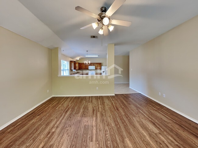 Building Photo - 905 Zoe St