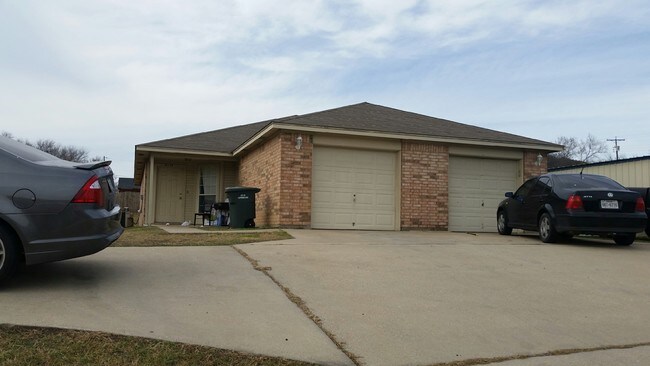 Building Photo - 1814 S FM 116