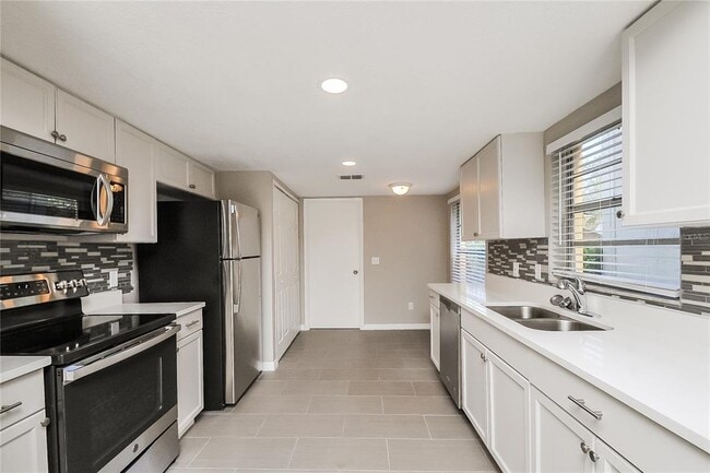 Building Photo - 1625 Crossridge Dr