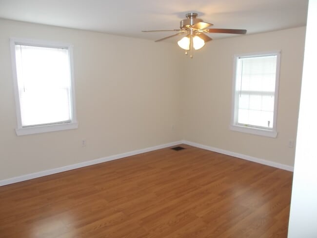 living room - 536 Spikenard St