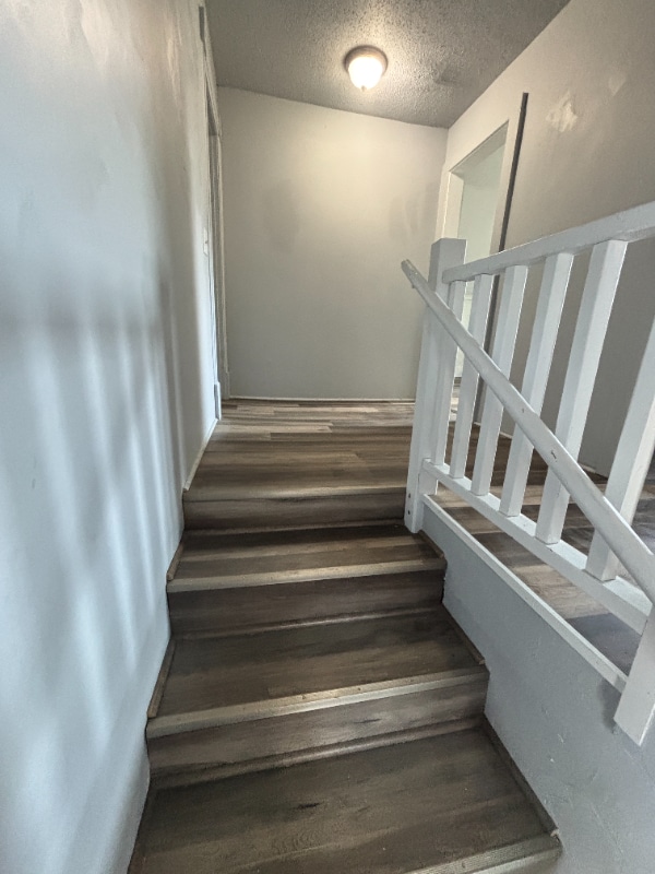 Building Photo - 633 W North St