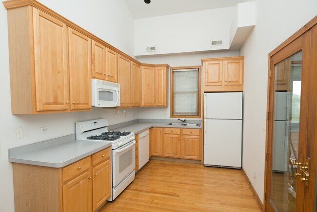 Foto del edificio - 2247 W Diversey Ave