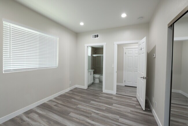 Foto del edificio - 1133 Browning Blvd