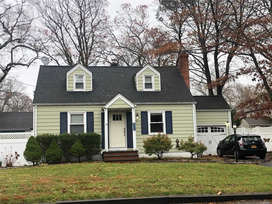 506 Asharoken Blvd, Bay Shore, NY 11706 House Rental in Bay Shore, NY