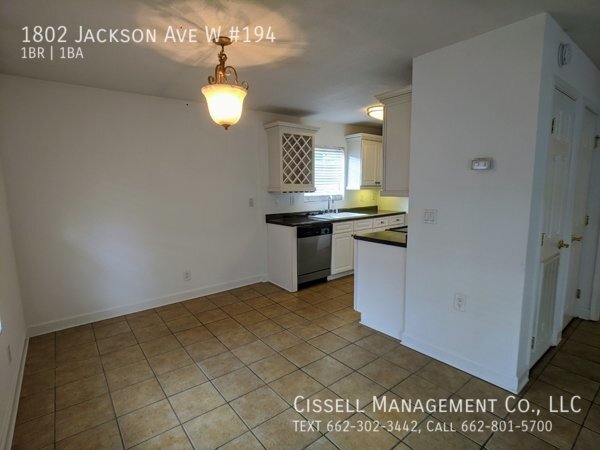 Building Photo - 1802 Jackson Ave W #194