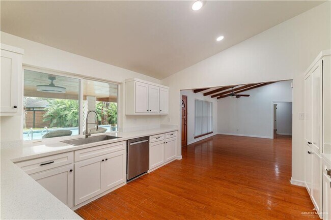 Building Photo - 107 W Jonquil Ave