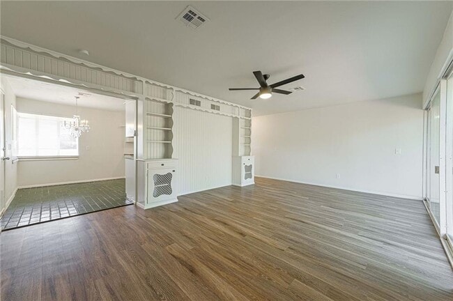 Foto del edificio - 4309 Woods Dr
