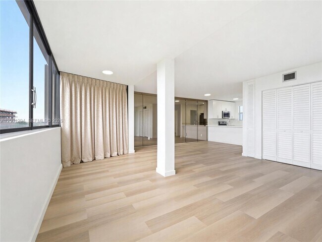 Foto del edificio - 2950 SW 3rd Ave