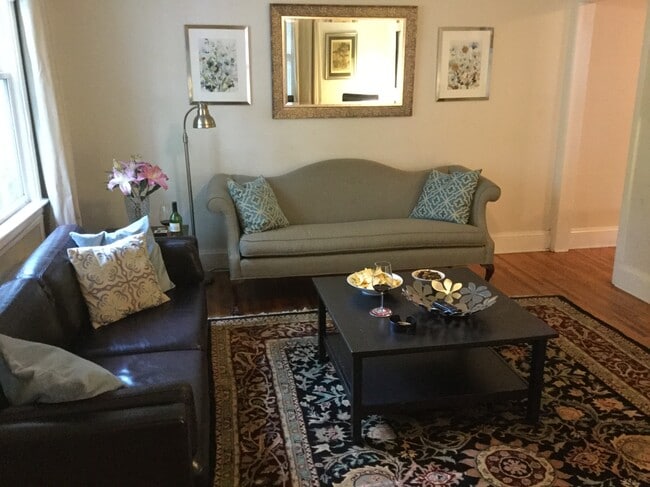 comfortable living room - 2124 Chesterfield Ave