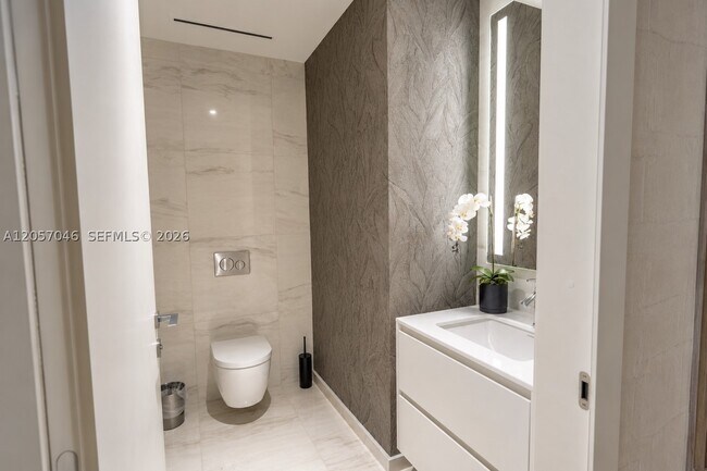 Foto del edificio - 300 Biscayne Blvd