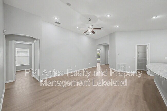 Foto del edificio - 7918 Chestnut View Dr