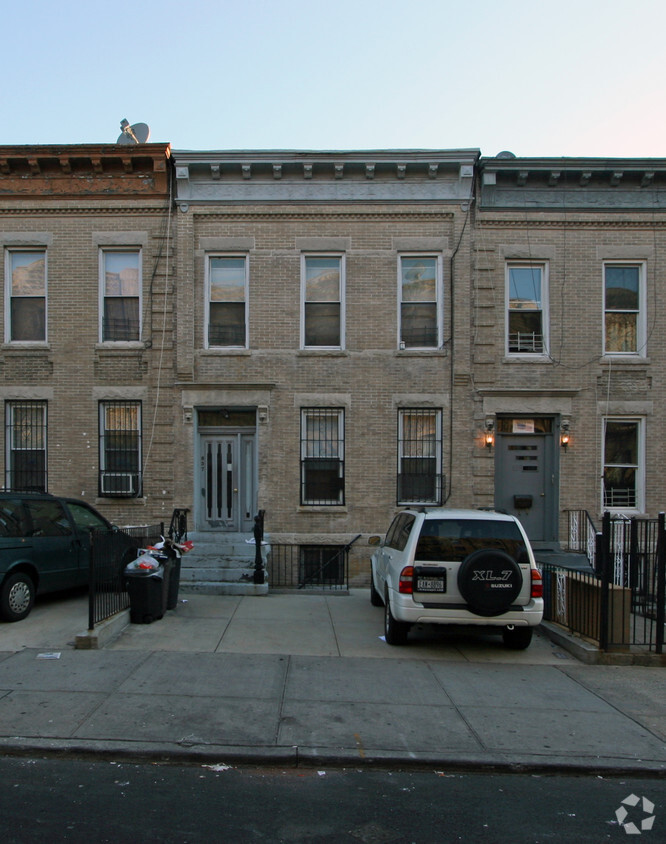 Foto principal - 837 42nd St