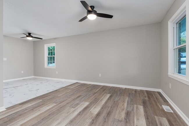 Building Photo - 216 Cross Hill Rd