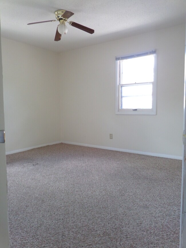 831 Kimberly Dr, DeKalb, IL 60115 Apartments in DeKalb, IL