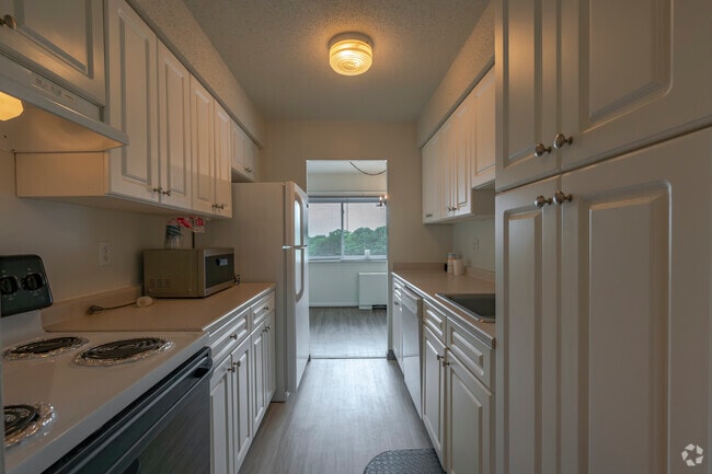 1 dormitorio, 1 baño, balcón - 860 pies cuadrados - Victoria Towers - Cocina - Victoria Towers